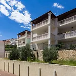 Apartment Dina