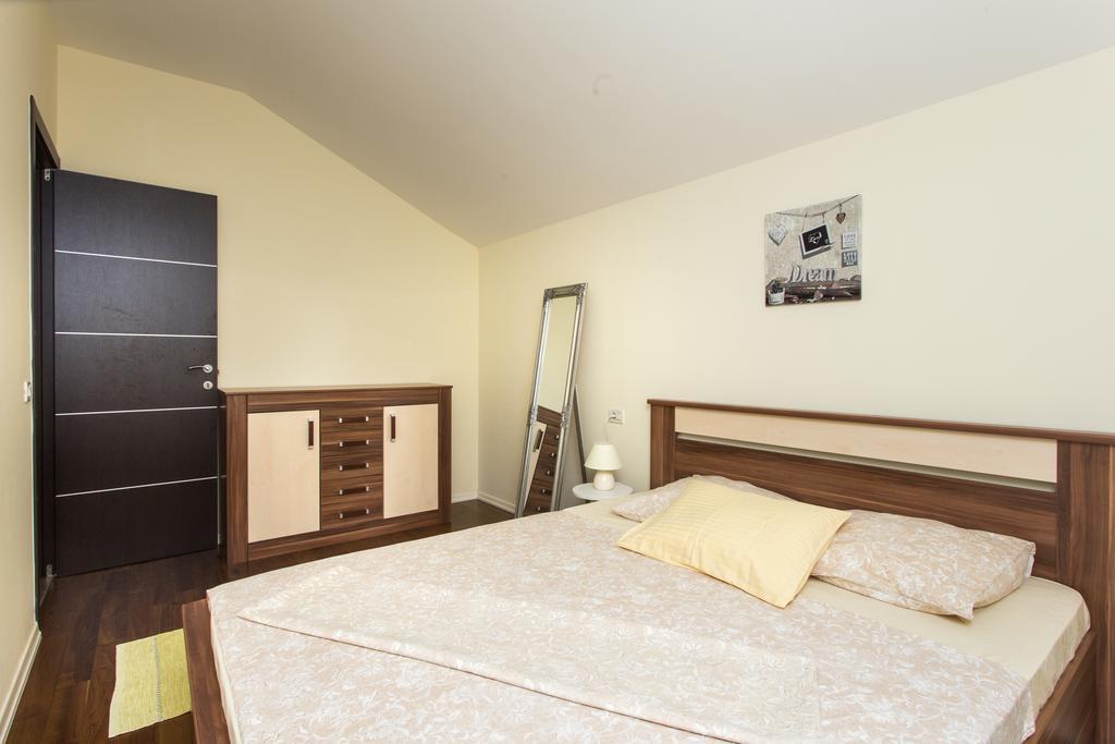 Dina Apartment *